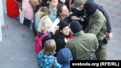 Затрыманьні падчас жаночай акцыі салідарнасьці з Марыяй Калесьнікавай 9 верасьня ў Менску