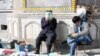 Тажикстан. Дүйшөмбүдөгү борбордук мечиттин алдындагы диний адабияттардын базары.