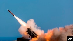 Njemački vojnici ispaljuju iz sistema Patriot na NATO-ovoj vježbi u Grčkoj, u novembru 2017.