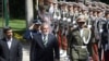 Иран президенти бразилиялык кесиптешин сый -урмат менен тосуп алды. Тегеран, 16- май, 2010-ж.