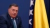 Član Predsjedništva BiH Milorad Dodik pokrenuo je zvanično i prvi potpisao peticiju kojom se izražava stav o neprihvatanju nametanja zakona od odlazećeg visokog predstavnika u BiH Valentina Inzka, Banja Luka (23. juli 2021.)