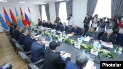 (ՀԱՊԿ) անդամ պետությունների արտգործնախարարների խորհրդի, պաշտպանության նախարարների խորհրդի և անվտանգության խորհուրդների քարտուղարների կոմիտեի համատեղ նիստը Երևանում: 14-ը հոկտեմբերի, 016 թ․