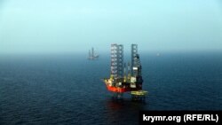 Так виглядає одна з захоплених РФ бурових установок, на яких після початку повномасштабного вторгнення російські військові встановили радіолокаційне обладнання