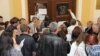 Біля дверей Реєстраційної служби управління юстиції у Львові, 20 травня 2015 року