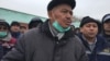 Работники нефтесервисного предприятия Oil Construction Company во время голодовки перед зданием своего профсоюза. Актау, 18 января 2017 года. 