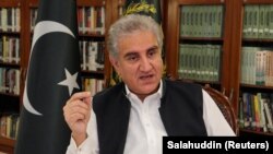د پاکستان د بهرنیو چارو وزیر شاه محمود قریشي د کورونا تر پیل وروسته په لومړي ځل چین ته تللی دی