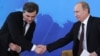 Вице-премьер РФ Владислав Сурков и премьер-министр РФ Владимир Путин в 2012 году на совещании в Кургане 
