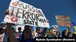 Родичі та друзі захисників «Азовсталі» вимагають визнати Росію державою-терористом після вбивства українських військовополонених у в’язниці в Оленівці на окупованій частині Донеччини. Дніпро, 7 серпня 2022 року