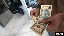 На десяте липня курс долара встановлений на рівні 25 гривень 48 копійок