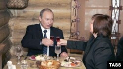 Искренних поздравлений Владимира Путина с результатом выборов было меньше, чем говорят об этом российские СМИ