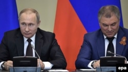 Президент России Владимир Путин и спикер Госдумы Вячеслав Володин.