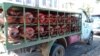 Сжиженный газ в баллонах развозят газовщики всем желающим, но без оплаты баллон никто не доставит