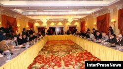 Часть парламентской и непарламентской оппозиции собралась сегодня по инициативе лейбористской партии, чтобы обсудить ситуацию в Грузии