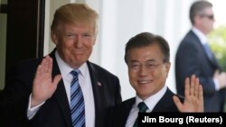 Дональд Трамп (Л) і Мун Чже Ін, Вашингтон, 30 червня 2017 року