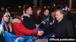 Президент Узбекистана пообщался с узбекской молодежью в Берлине.