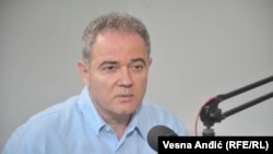 "Dveri ni na koji način ne mogu da se nazovu ekstremnom desnicom": Lutovac