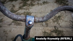 Наліт вже роз'їв нікельовану поверхню велосипедного руля