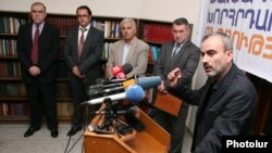 Ընդդիմադիր գործիչները ասուլիսում հայտարարում են «Նոր Հայաստան» հանրային փրկության ճակատի ձևավորման մասին, Երևան, 12-ը հոկտեմբերի, 2015թ․