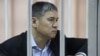 "Мыйзамдагы уурулардын" бири Камчы Көлбаев сот залында. Бишкек, 18-апрель, 2013. 