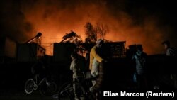 Нов пожар избувна синоќа во најголемиот грчки камп за мигранти Мориа