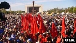 Борбордук аянтка эл кайра толкуп чыгабы?