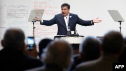 Міхеїл Саакашвілі виступає на антикорупційному форумі у Києві, 23 грудня 2015 року