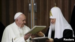 Папа Франциск і патріарх Російської православної церкви Кирило на Кубі під час підписання спільної декларації, 12 лютого 2016 року 