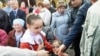 "Азатлык" лидерлары "Кырлай" паркында Татар тасмасы тарата