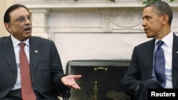 Pakistani President Asif Ali Zardari (left) with U.S. President Barack Obama in Washington (file photo)