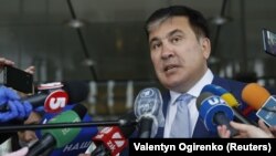 Ուկրաինա - Վրաստանի նախկին նախագահ Միխեիլ Սաակաշվիլին զրուցում է լրագրողների հետ, Կիև, ապրիլ, 2020թ. 