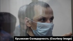За словами Денсової, Мустафаєв має підвищену температуру і кашель з 19 березня