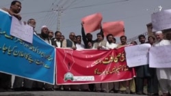 له دندې ګوښه کېدو د پاکستانیو خبریالانو ژوند ګران کړی