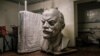 Когда международная пресса <a href="http://www.independent.co.uk/news/world/europe/lenin-statues-removed-soviet-union-russia-crimea-ukraine-bolshevik-communist-petro-poroshenko-a7903611.html" target="_blank">сообщила</a>, что в Украине демонтирован последний памятник Ленину, фотограф Нильс Акерман скептически покачал головой: &quot;Объявление о том, что снесли последний памятник Ленину, было сделано еще в декабре 2016-го, так что я думаю, это сообщение появилось сейчас, чтобы провести параллель с тем, что <a href="https://d1knwy2x6ij1q6.cloudfront.net/a/usa-today-charlottesville/28684693.html" target="_blank">происходит в США</a>&quot;.