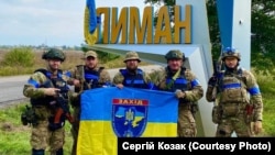 Борците на баталјонот на Националната полиција на Украина „Захид“ по ослободувањето на градот Лиман од руската армија, 2 октомври 2022 година