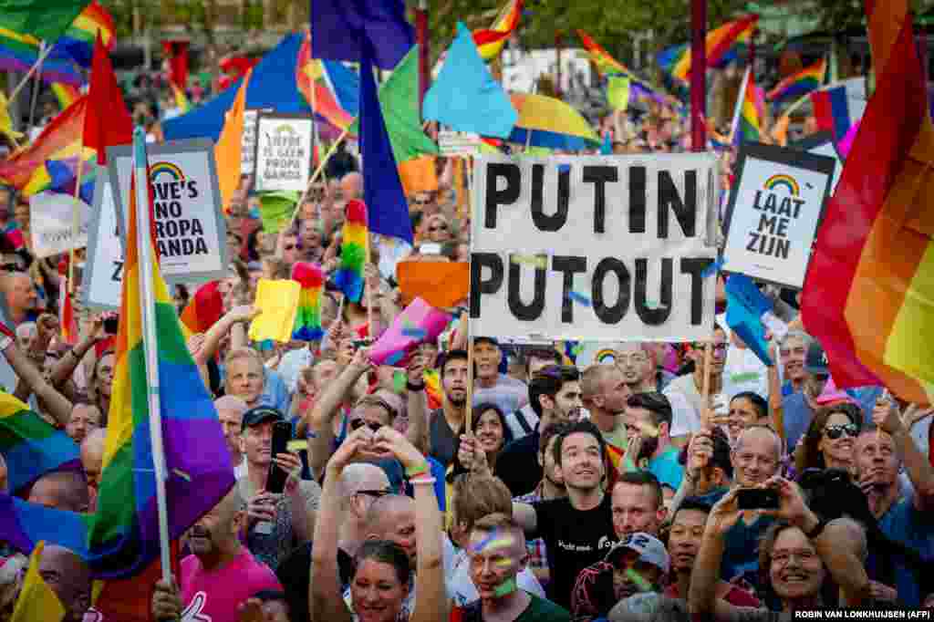 Протест проти російських законів щодо &laquo;пропаганди гомосексуалізму&raquo; в Нідерландах. Міжнародне обурення ставленням до сексуальних меншин у Росії не дало особливих наслідків. У Росії поширена думка, що західні цінності становлять загрозу російській культурі.