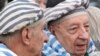 Колишні в’язні Освенціма під час заходів зі вшанування жертв Голокосту