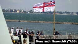 Після перебування в порту Одеси в червні 2021 року, британський есмінець HMS Defender здійснив прохід в українських територіальних водах в районі тимчасово окупованого Криму
