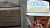 Акція проти обмеження свободи протесту жіночого руху FEMEN під стінами будівлі Служби безпеки України, 23 червня 2010