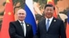 Президент Росії Володимир Путін тисне руку голові КНР Сі Цзіньпіну на форумі «Один пояс –один шлях» у Пекіні, Китай, 18 жовтня 2023 року