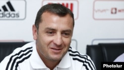 Ֆուտբոլի Հայաստանի ազգային հավաքականի գլխավոր մարզիչ Վարդան Մինասյան, արխիվ