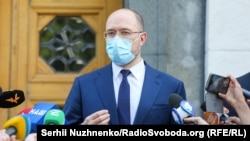 «Якщо ми підійдемо до такого рішення, то Міністерство охорони здоров’я окремо і детально проінформує, прокомунікує і проконсультується з народними депутатами щодо такої ініціативи», – сказав голова уряду