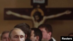 Беспартийный лидер "Единой России" на рождественской службе в тверском селе Тургиново