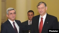 Armenia -- President Serzh Sarkisian (L) meets with his Slovenian counterpart, Danilo Turk, in Yerevan, 11Oct2010.