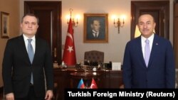 Ադրբեջանի և Թուրքիայի արտգործնախարարներ Ջեյհուն Բայրամովն ու Մևլութ Չավուշօղլուն, Անկարա, օգոստոս, 2020թ.
