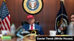 Президент США Дональд Трамп під час зустрічі у ситуаційній кімнаті Білого дому на вихідних
