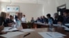 Организаторы круглого стола передали руководителям ведомств итоговый документ, в который они должны внести свои изменения и предложения