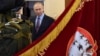 Руският президент Владимир Путин до знаме, на което са изобразени Ленин и Сталин, 6 март 2020 г.