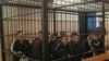 Обвиняемые по делу об убийстве Медета Садыркулова, Бишкек, 5 апреля 2012 года. 