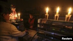 Свечи в симферопольском магазине, Симферополь, 22 ноября 2015 года