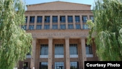 Երևանի պետական համալսարանի կենտրոնական մասնաշենքը